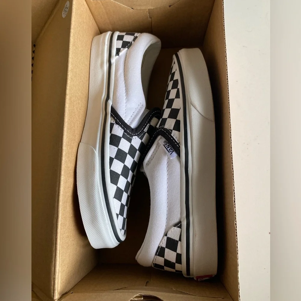 Checkerboard kid Vans New. - Picture 4 of 5
